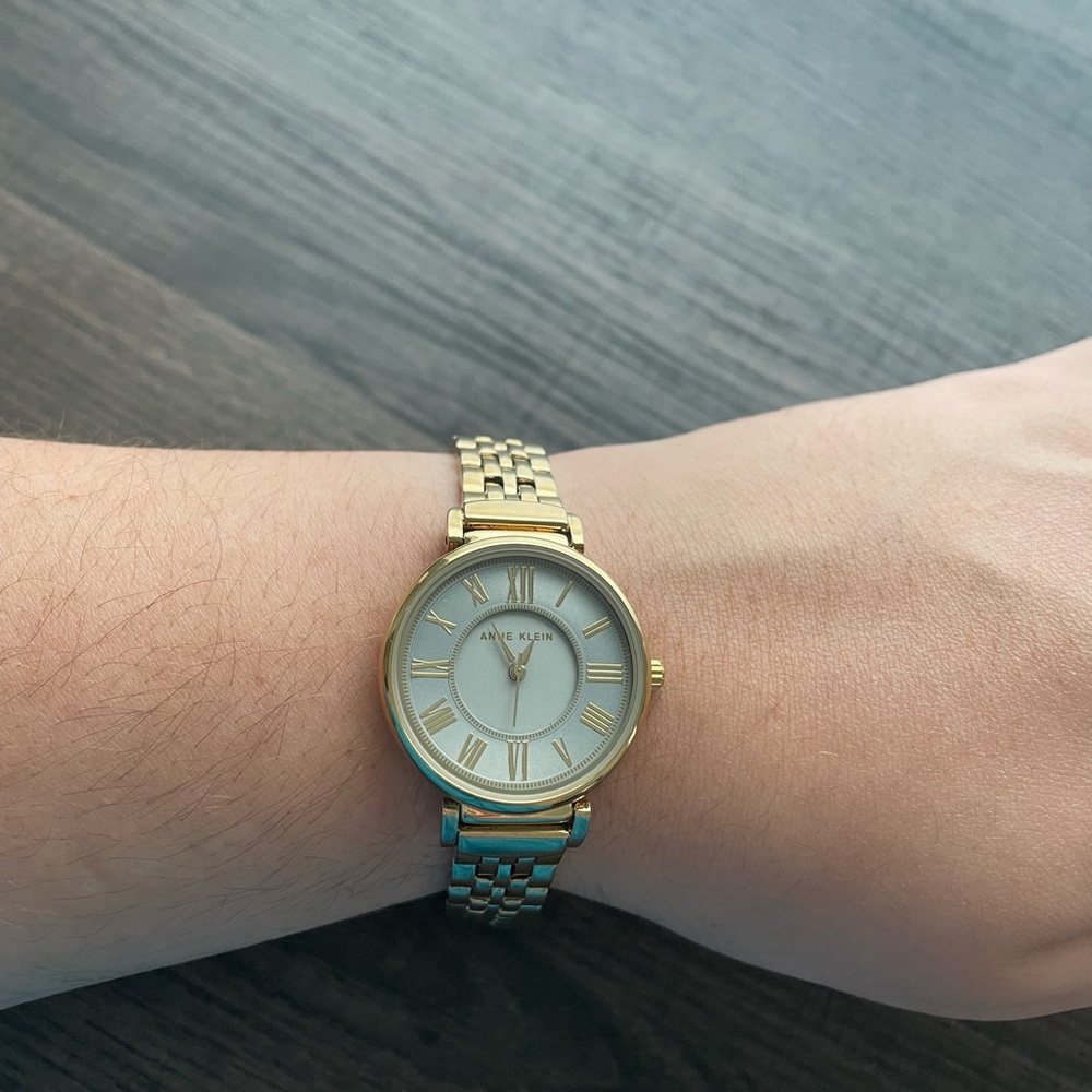 Anne Klein gold watch! - Picture 4 of 4